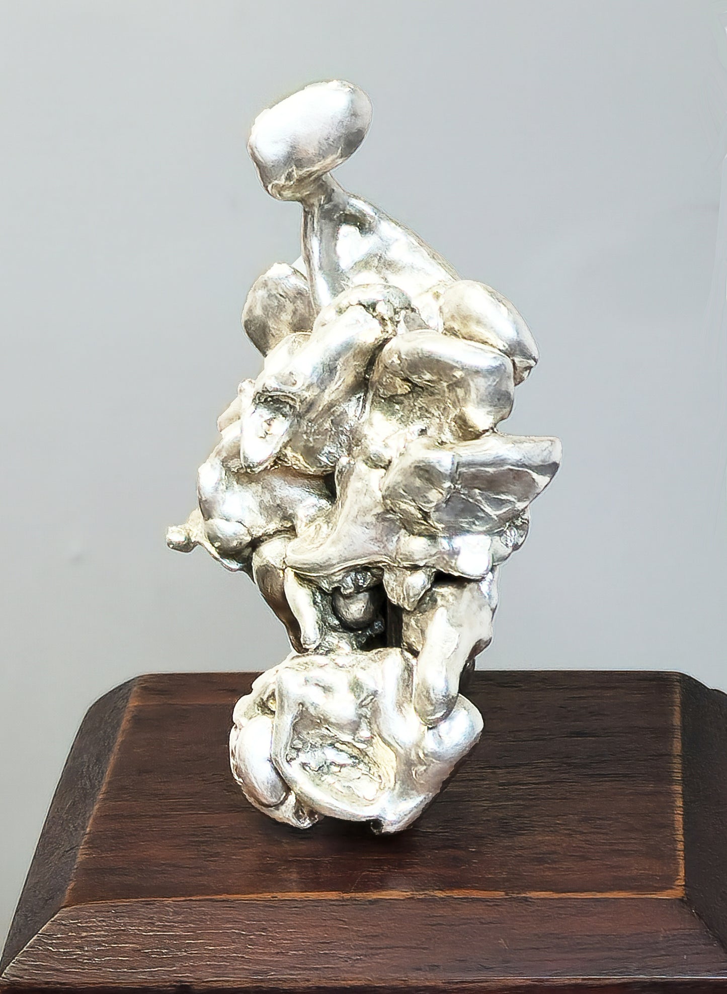 54450.0 - Abstract figurine in pure Silver on wooden block