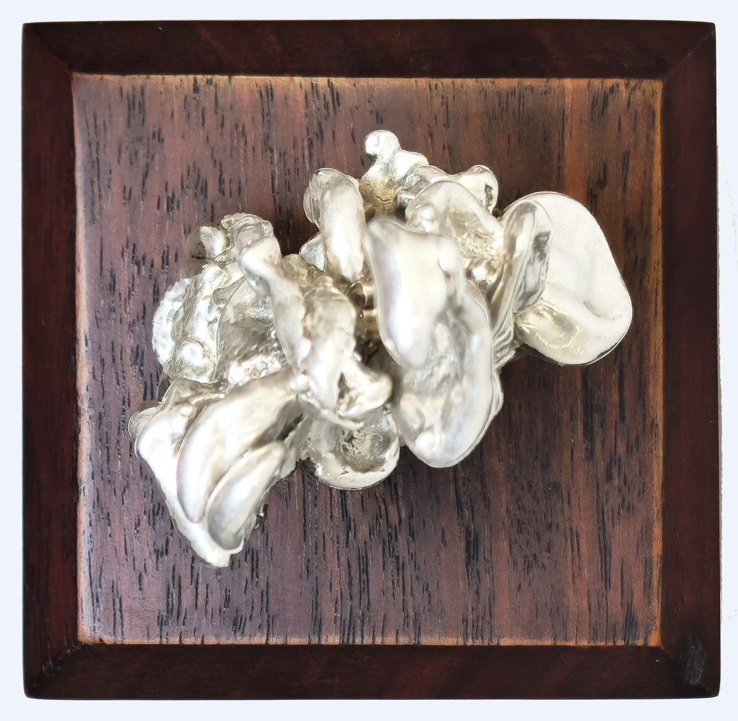 54450.0 - Abstract figurine in pure Silver on wooden block