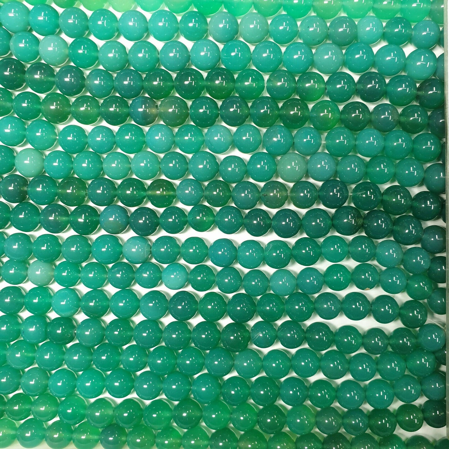53394 - 20 Strands 6.5 - 7.5 mm Dyed Green Agate Beads Temporarily Strung 40 cm