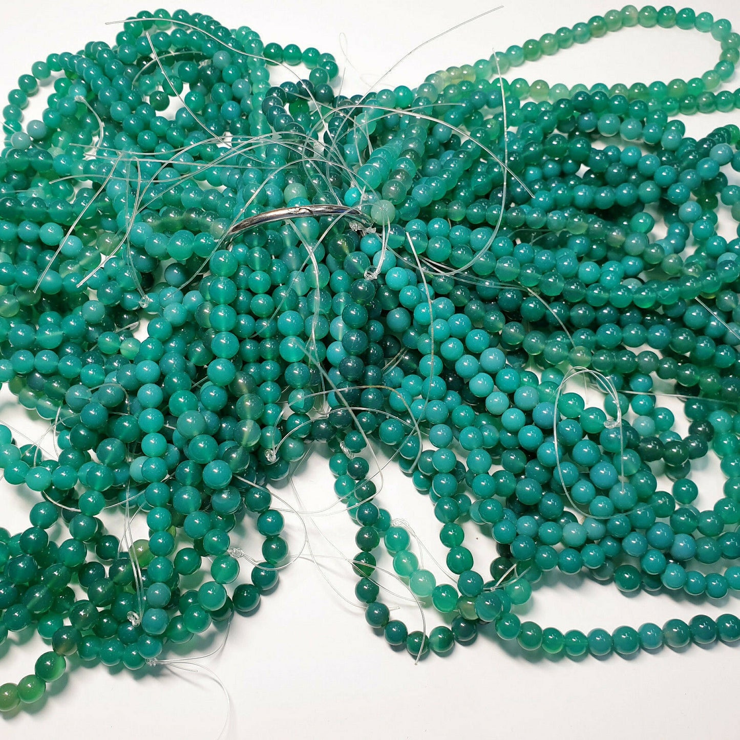 53394 - 20 Strands 6.5 - 7.5 mm Dyed Green Agate Beads Temporarily Strung 40 cm