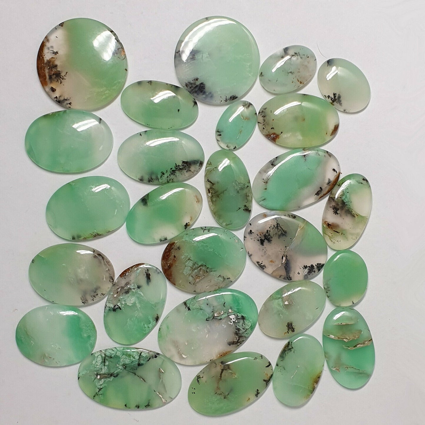 53534.0 - 26 Pcs Mixed Round and Oval Cut Green Cabochon Australian Chrysoprase