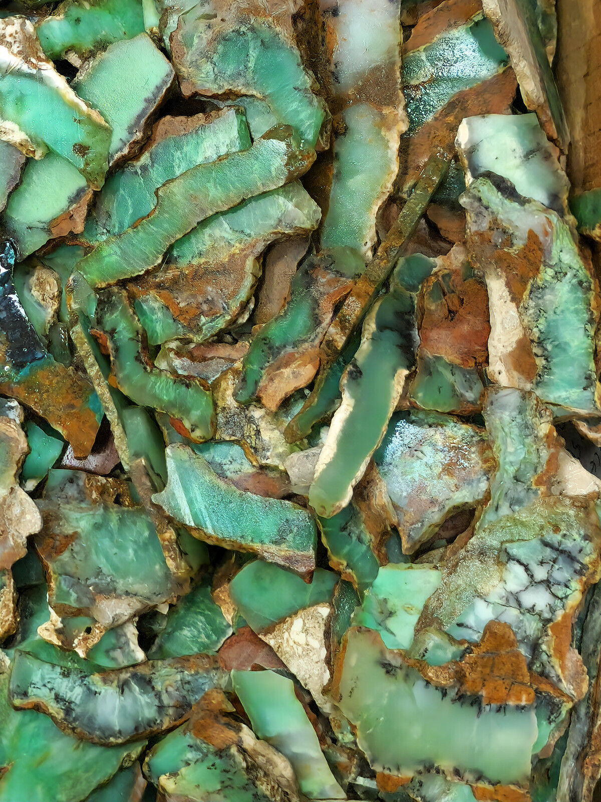 54151. - 400 Grams Sliced Australian Rough Chrysoprase From 1970s Picture stones