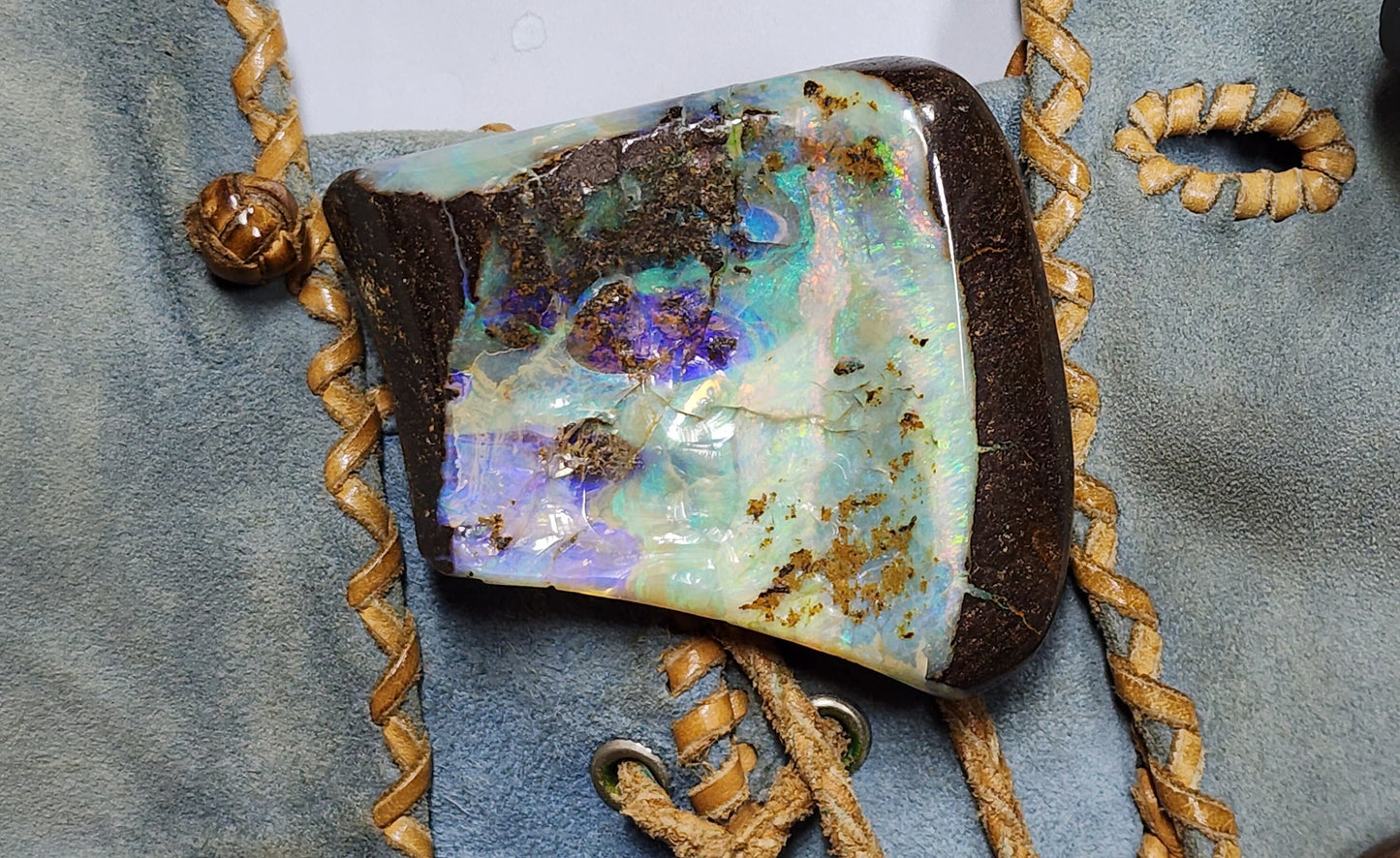 53956.0 - Large Boulder Opal with High a Thick Layer of Good Quality Opal for Office Desk Paper Weight or Belt Buckle 127gr 70x45-65x10-20mm