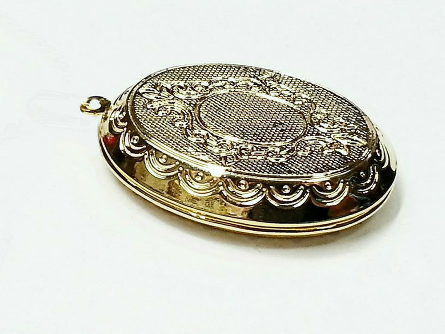 52071.0 - Large size Gold Plated Locket or Pill Box as Pendant or Keyring For photos or engraving External; 46x32x9 mm Internal; 32x23x7 mm