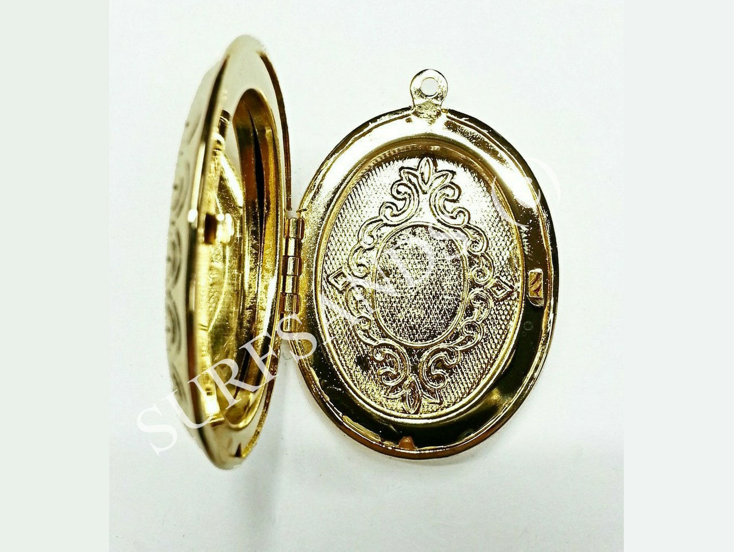 52071.0 - Large size Gold Plated Locket or Pill Box as Pendant or Keyring For photos or engraving External; 46x32x9 mm Internal; 32x23x7 mm