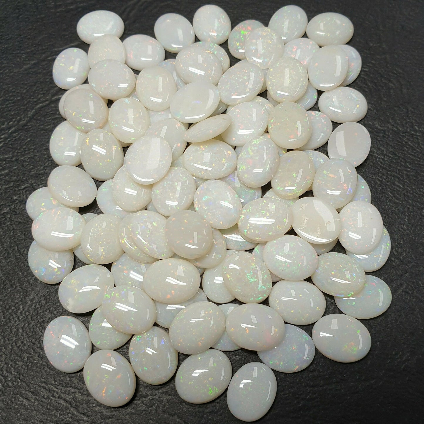 53511.0 - 10x8 mm Engros Lott på 25 stykker Naturlig australsk Solid White Opal fra Coober Pedy Til salgs Hver lot er ca 34 karat