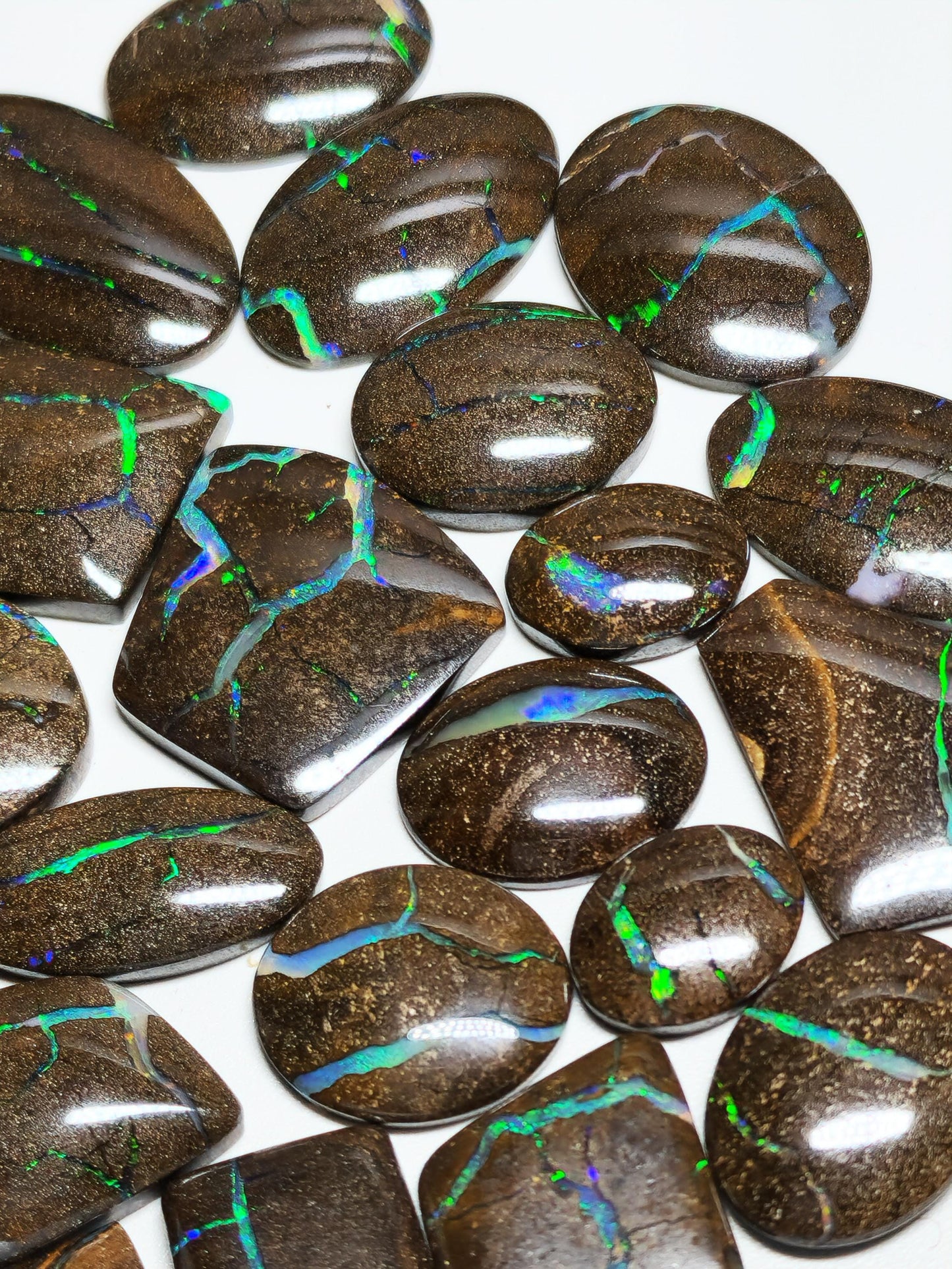 54157.0 - 25 piece lot of rare 1970's Superbly polished Australian Boulder Opal Sizes from 13x10 mm to 25x15 mm 3.0 - 3.5mm thick Flat backs