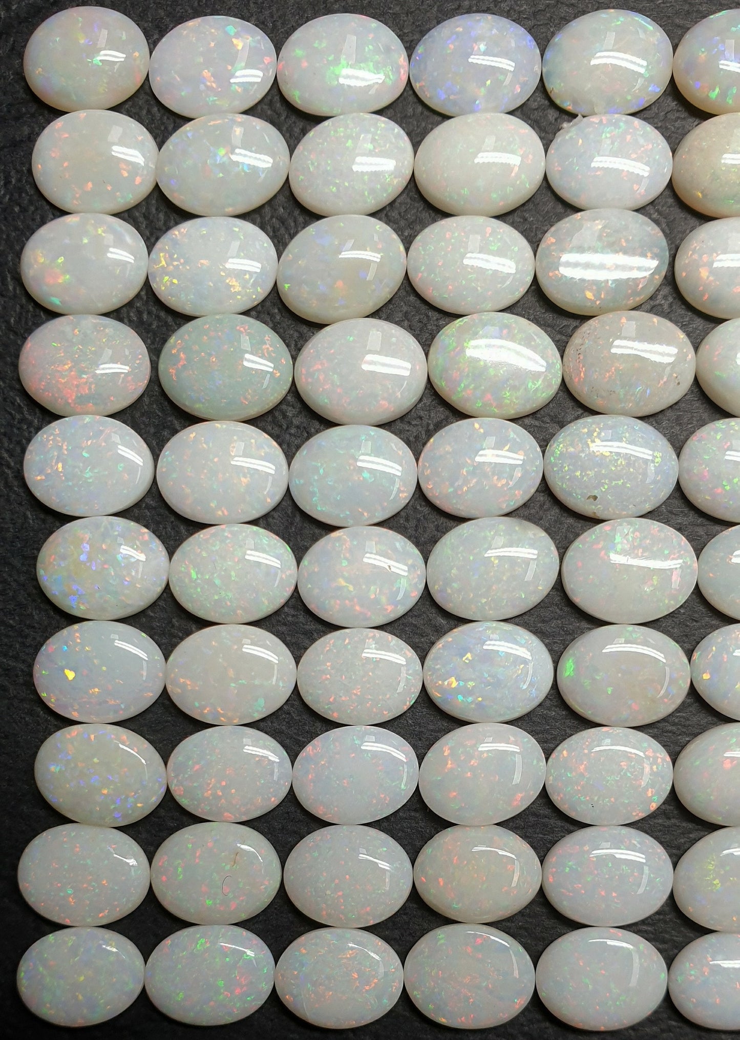 53510.0 - 9x7 mm Engros Lott på 25 stykker Naturlig australsk solid hvit opal fra Coober Pedy Til salgs Hver vare er på ca. 26 karat