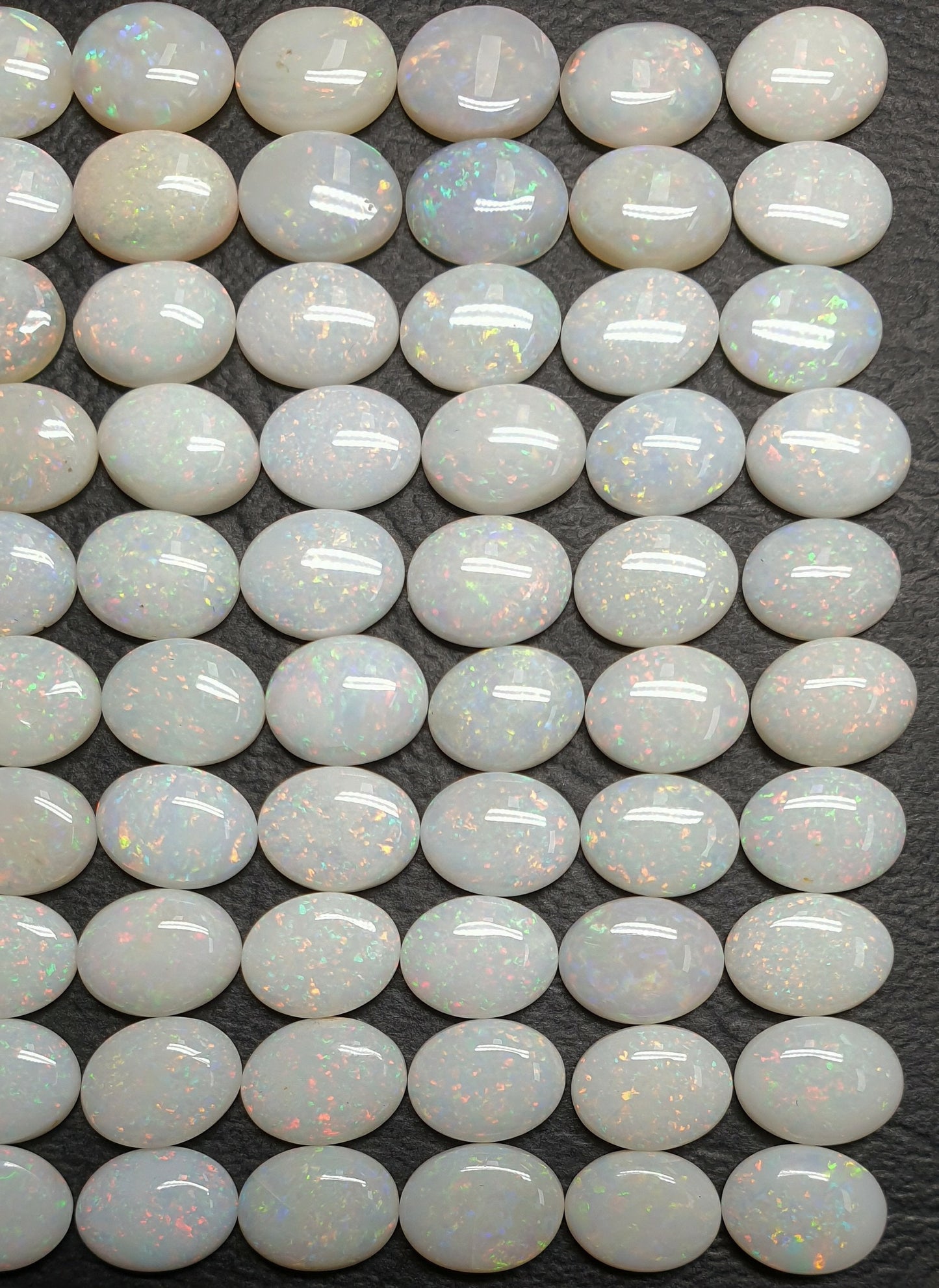 53510.0 - 9x7 mm Engros Lott på 25 stykker Naturlig australsk solid hvit opal fra Coober Pedy Til salgs Hver vare er på ca. 26 karat