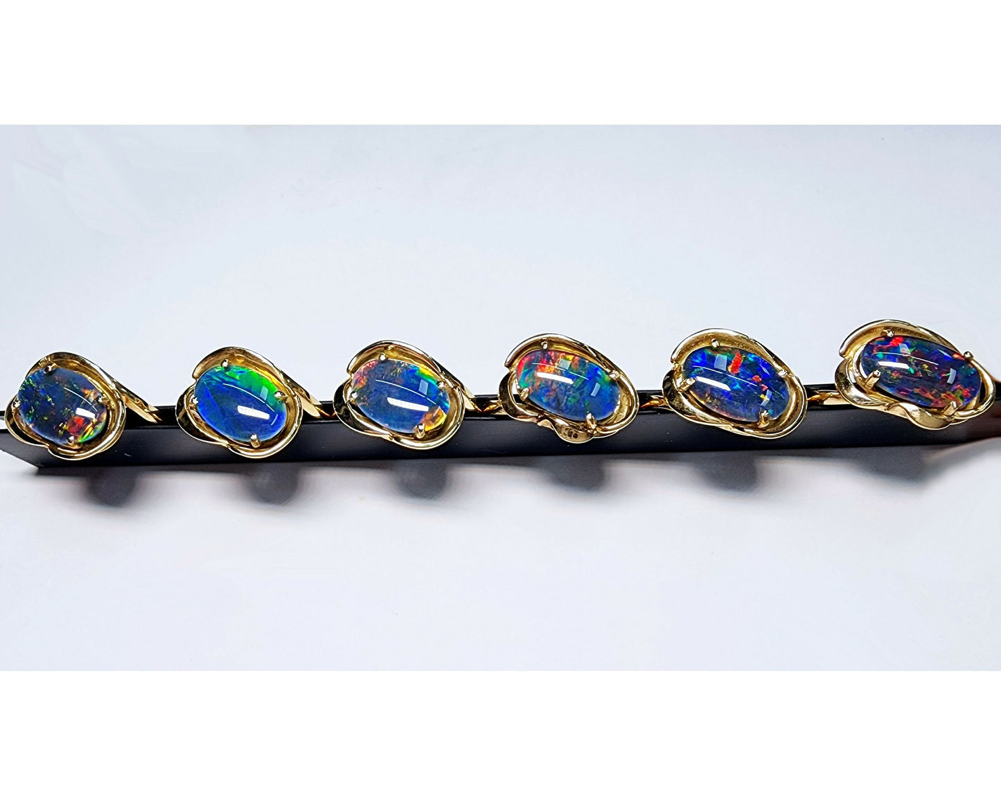 04749.0 - 14 Kt Yellow Gold Ring Set with a 13 x 8 mm (0.51x0.32 inch) Australian Opal Triplet Total weight is approximately 3.8 gr (19 cts)