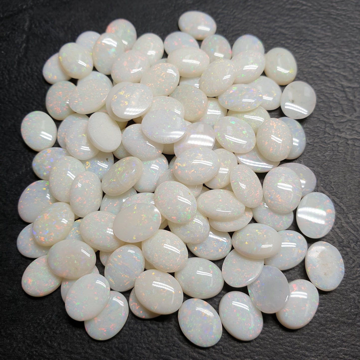 53510.0 - 9x7 mm Engros Lott på 25 stykker Naturlig australsk solid hvit opal fra Coober Pedy Til salgs Hver vare er på ca. 26 karat