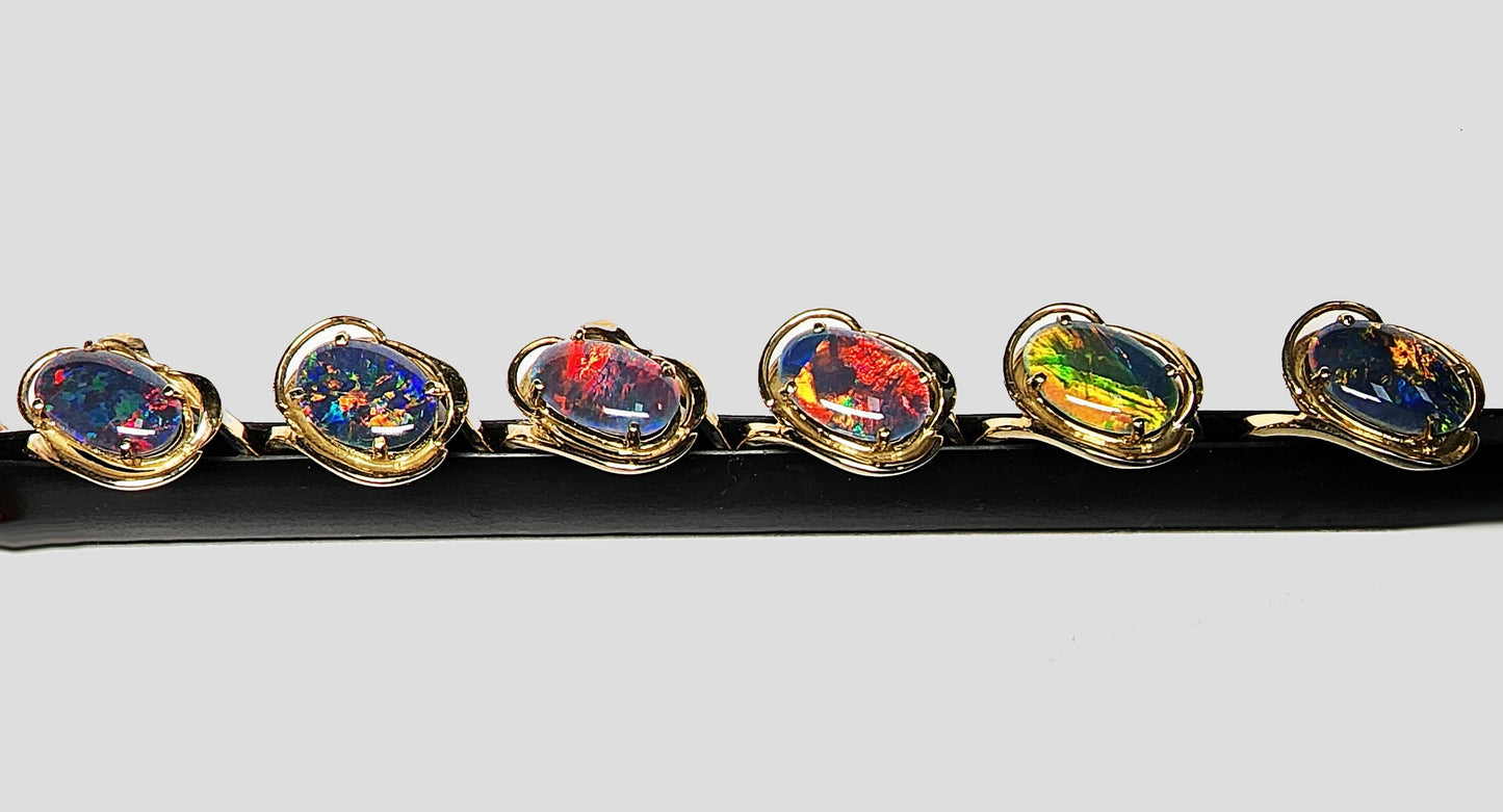 04749.0 - 14 Kt Yellow Gold Ring Set with a 13 x 8 mm (0.51x0.32 inch) Australian Opal Triplet Total weight is approximately 3.8 gr (19 cts)