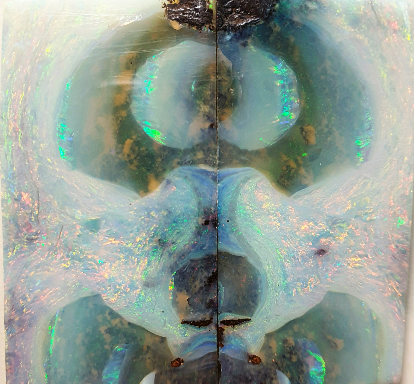 52124.2 - unique x-ray type image formed in a pair of split Boulder Opal