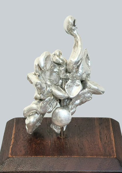 54450.0 - Abstract figurine in pure Silver on wooden block