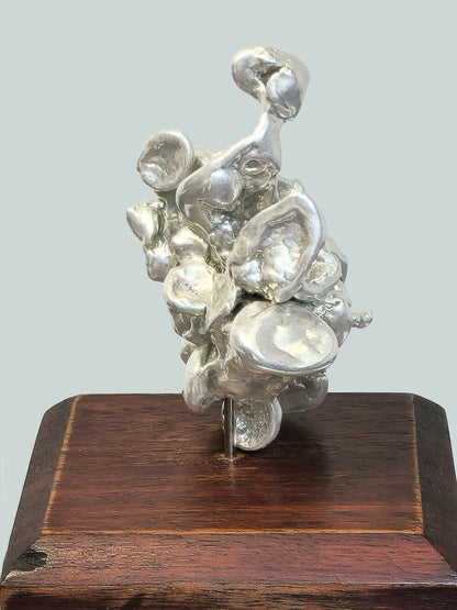 54450.0 - Abstract figurine in pure Silver on wooden block