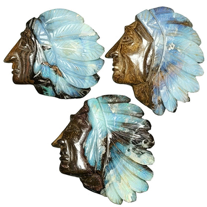 52135.5 - 3 Heads Amerindian Wearing Head Gear Carved in Boulder Opal 20-30x30mm