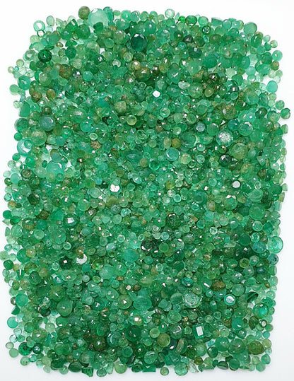 52055 - One Lot of 250 Carats Mixed Low Grade Mixed Cut Loose Colombian Emeralds