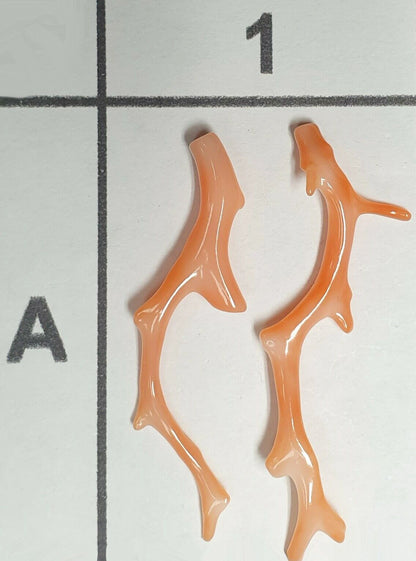 03132 - 5 Pairs Natural Taiwan Coral Branches 30 - 40 mm high Drilled at the Top
