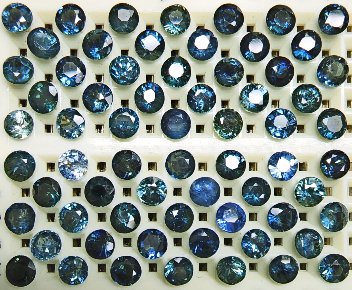53664.0 - Lot of 66 pcs 10 carats 3 mm Round Cut Sapphirres in Assorted Colours