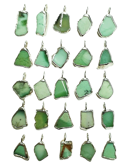 52070.4 - 25 naturlige australske krysopras edelstener sølv anheng eller sjarm