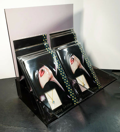 00359.2 - 100 gullbelagte opalanheng + kjede pakket i gavekort av høy kvalitet