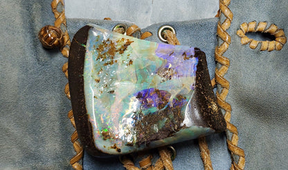 53956.0 - Large Boulder Opal with High a Thick Layer of Good Quality Opal for Office Desk Paper Weight or Belt Buckle 127gr 70x45-65x10-20mm