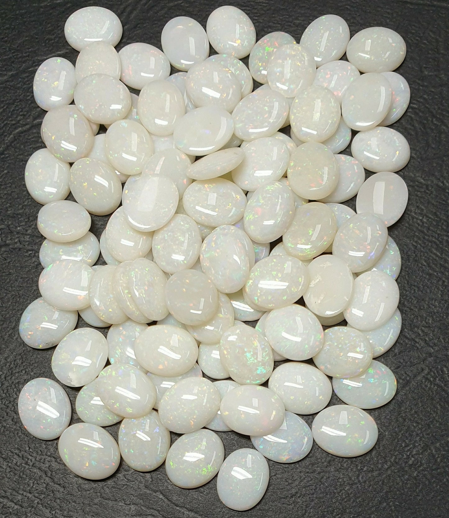 53511.0 - 10x8 mm Engros Lott på 25 stykker Naturlig australsk Solid White Opal fra Coober Pedy Til salgs Hver lot er ca 34 karat