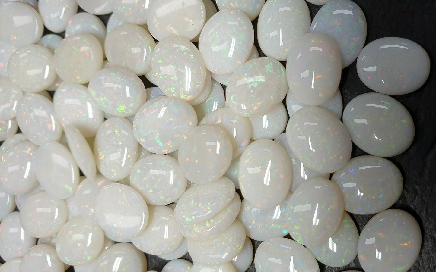 53511.0 - 10x8 mm Engros Lott på 25 stykker Naturlig australsk Solid White Opal fra Coober Pedy Til salgs Hver lot er ca 34 karat
