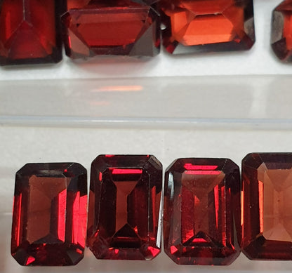 15361.0 - 7 x 5 mm Emerald Cut Garnets for sale in wholesale quantities at wholesale prices Old stock at old prices
