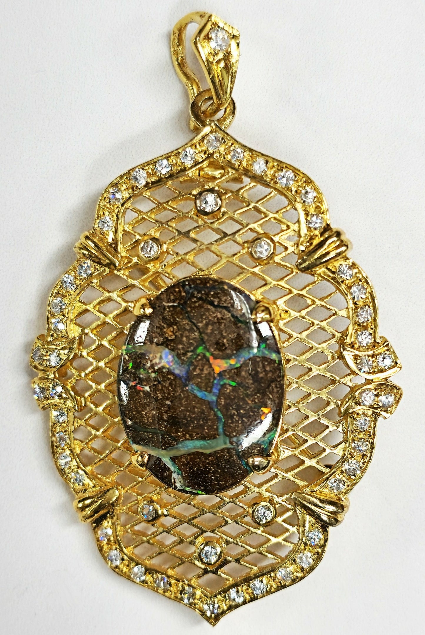 10052.30 - Utvalg av Sterling Sølv Gullbelagt kombinasjonsanheng/brosjesett med Aussie Boulder Opal og CZs valg av Opal kvalitet