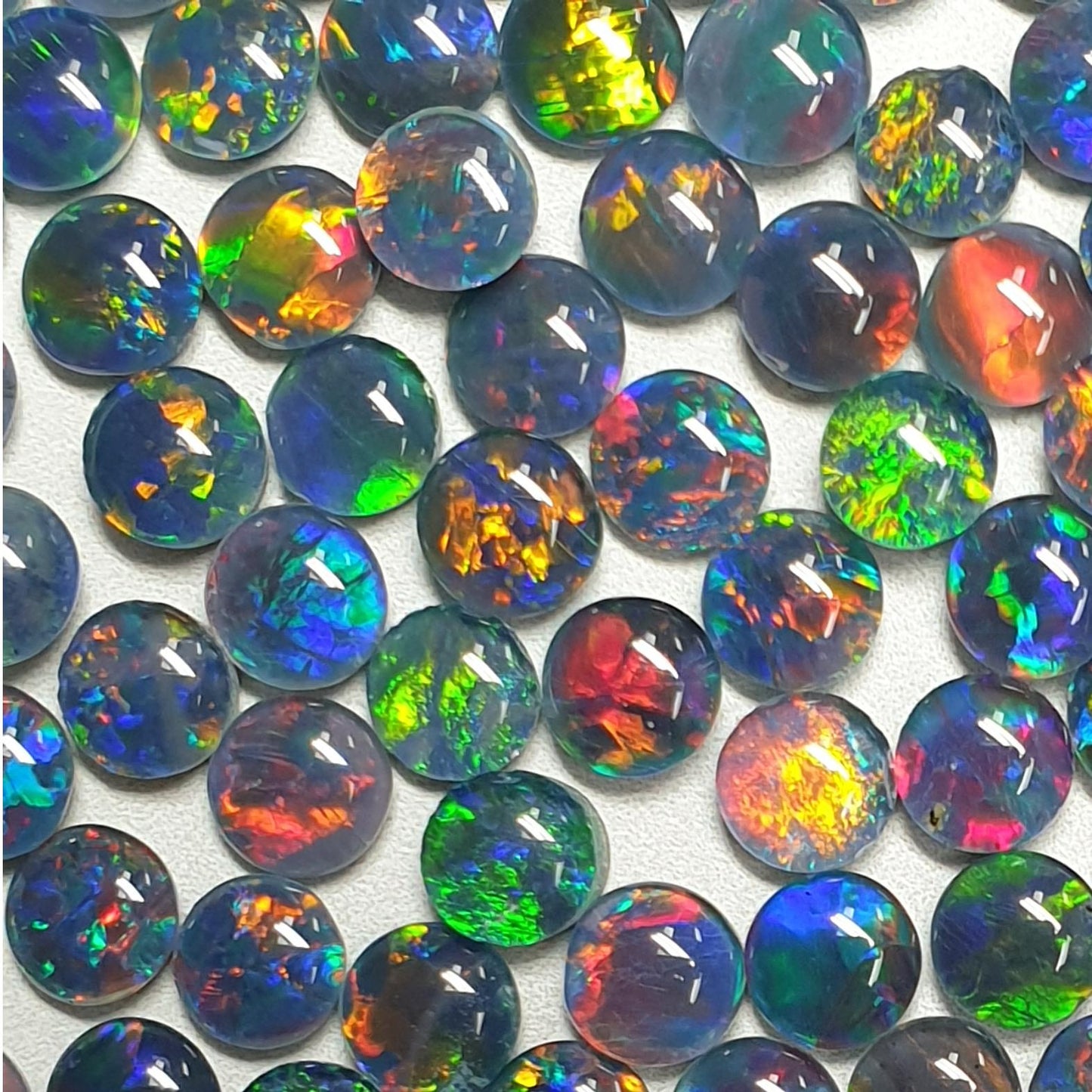 13225.0 - 5mm Round Cut Australian Opal Triplets Made from Natural Australian Opal and for sale in Wholesale quantities and Wholesale Prices