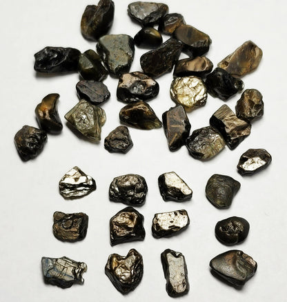 52283.0 - 37 Pieces 100 Carats Australian Rough (Star) Sapphires with Craggy or Smooth Shiny Reflecting Faces Ideal for Setting into Rings