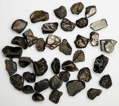 52283.0 - 37 Pieces 100 Carats Australian Rough (Star) Sapphires with Craggy or Smooth Shiny Reflecting Faces Ideal for Setting into Rings