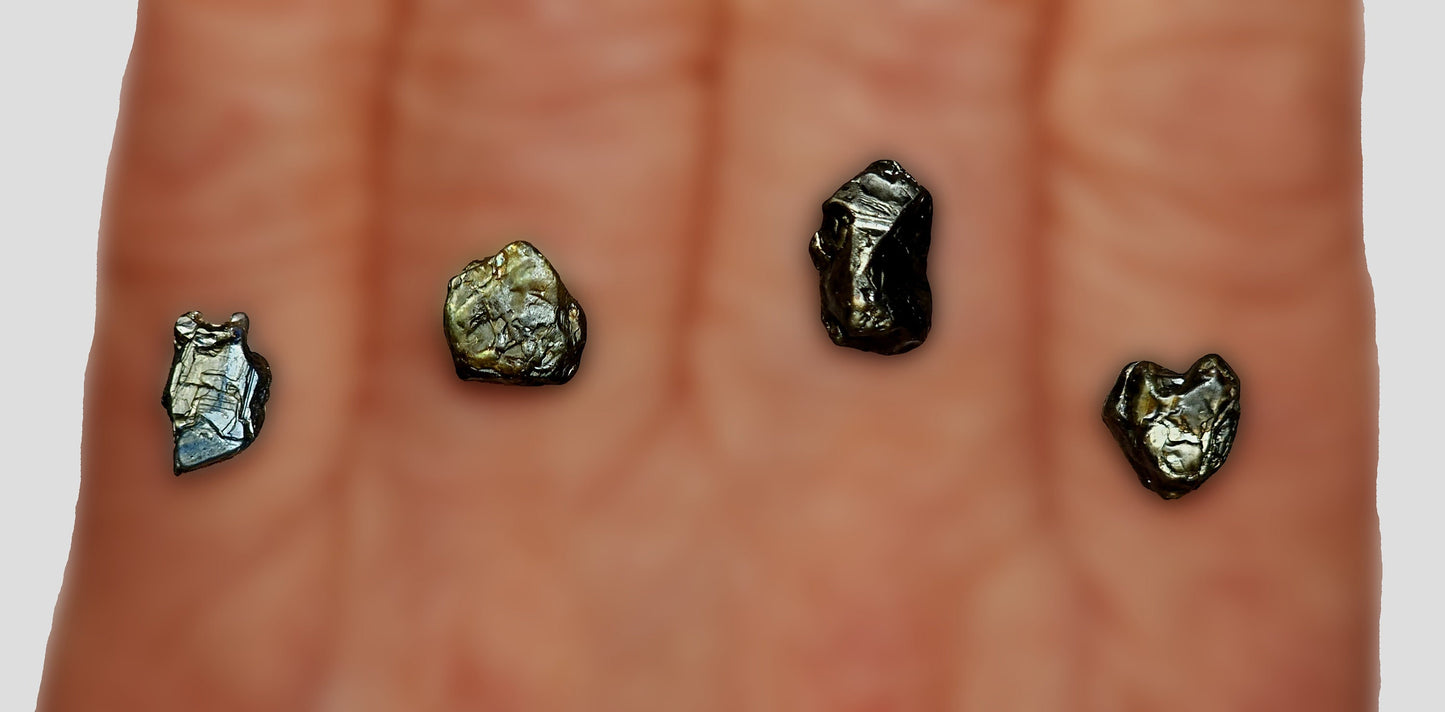 52283.0 - 37 Pieces 100 Carats Australian Rough (Star) Sapphires with Craggy or Smooth Shiny Reflecting Faces Ideal for Setting into Rings