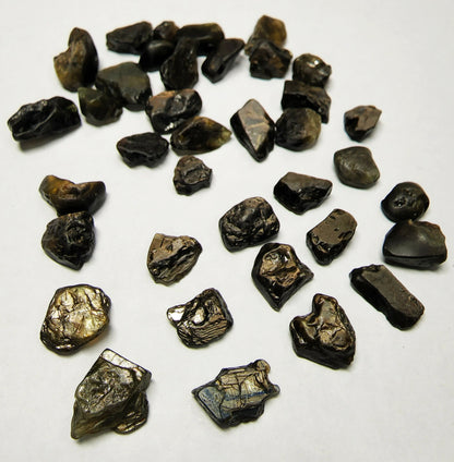 52283.0 - 37 Pieces 100 Carats Australian Rough (Star) Sapphires with Craggy or Smooth Shiny Reflecting Faces Ideal for Setting into Rings