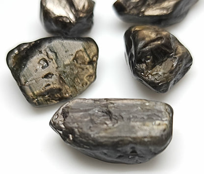 53653.0 - One lot of 5 Large Pieces of Australian Rough Uncut Black Star Sapphires Average Weight is 19 Carats Total Weight is 94.5 Carats