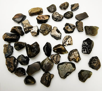 52283.0 - 37 Pieces 100 Carats Australian Rough (Star) Sapphires with Craggy or Smooth Shiny Reflecting Faces Ideal for Setting into Rings