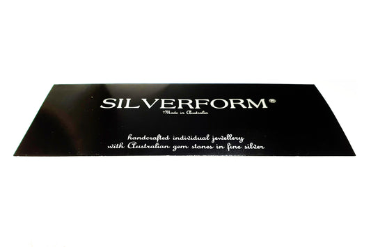 53605.6 – ETT australsk laget "SilverForm" anheng med agat fra Agate Creek Qld satt i PURE sølv + gratis eske og belagt kjede