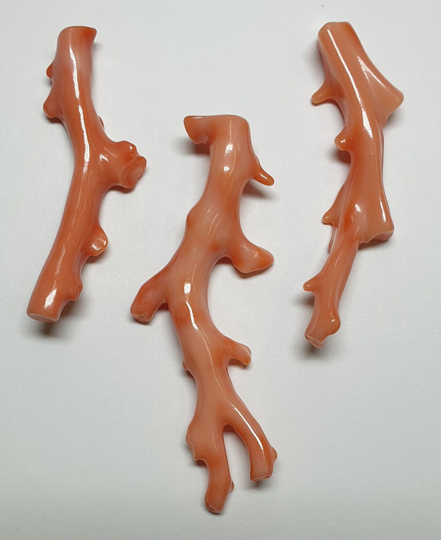 52053.0 - 3 Piece set of Taiwanese Pink Coral branches 66x6 mm Pendant and 50x5 mm Earrings 71.43 carats 14.3 grams NATURAL SEA CoralNot