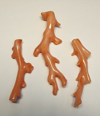 52053.0 - 3 Piece set of Taiwanese Pink Coral branches 66x6 mm Pendant and 50x5 mm Earrings 71.43 carats 14.3 grams NATURAL SEA CoralNot