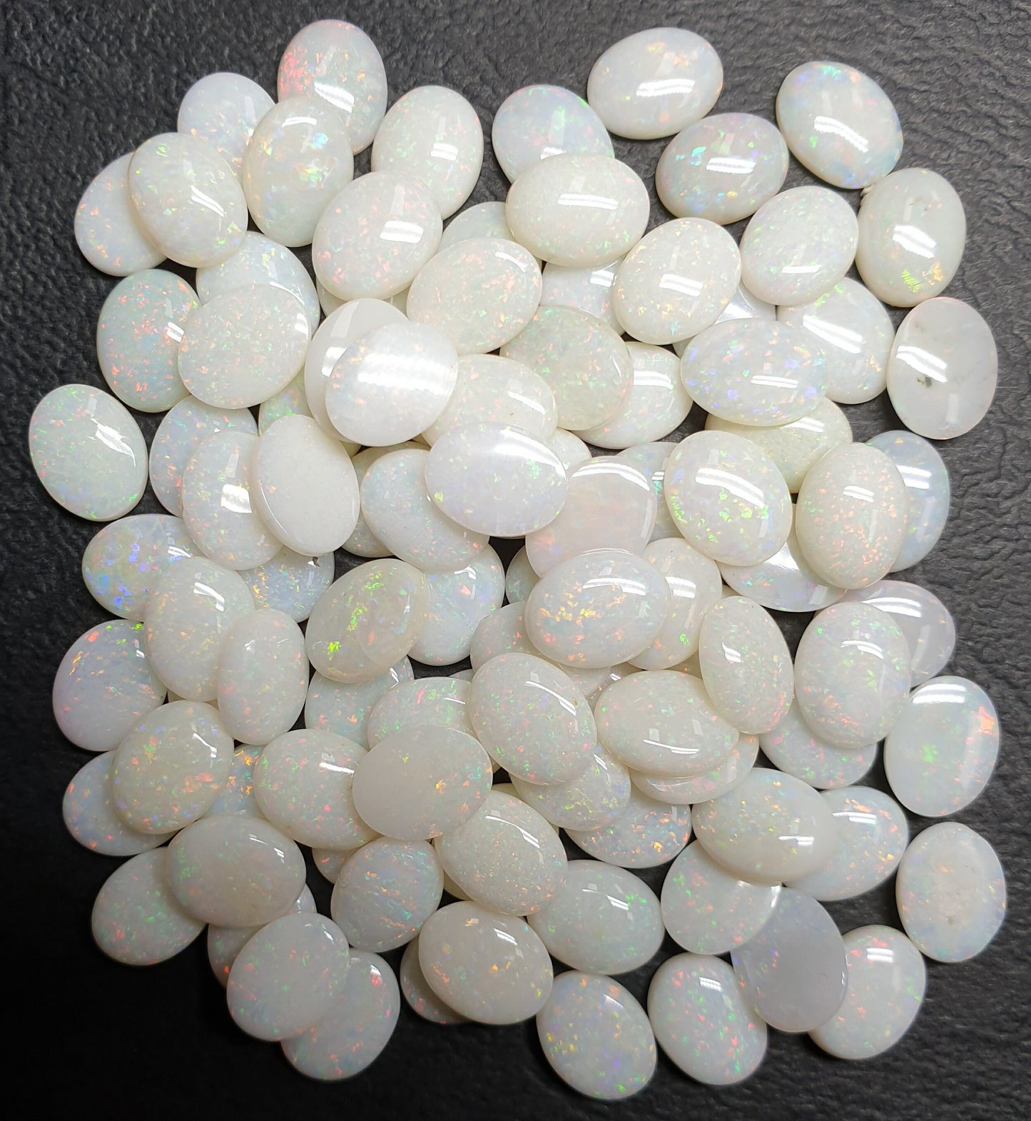 53510.0 - 9x7 mm Engros Lott på 25 stykker Naturlig australsk solid hvit opal fra Coober Pedy Til salgs Hver vare er på ca. 26 karat