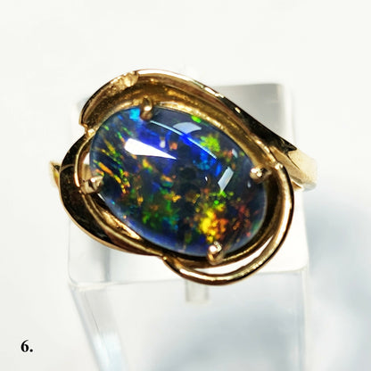 04749.0 - 14 Kt gult gullringsett med en 13 x 8 mm (0,51x0,32 tommer) australsk opaltriplett Totalvekt er omtrent 3,8 gr (19 cts)