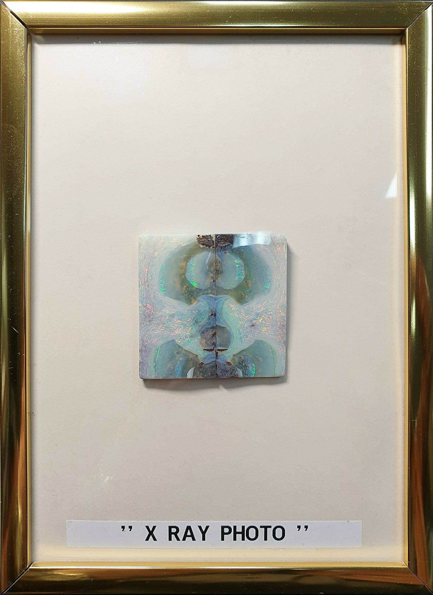 52124.2 - unique x-ray type image formed in a pair of split Boulder Opal