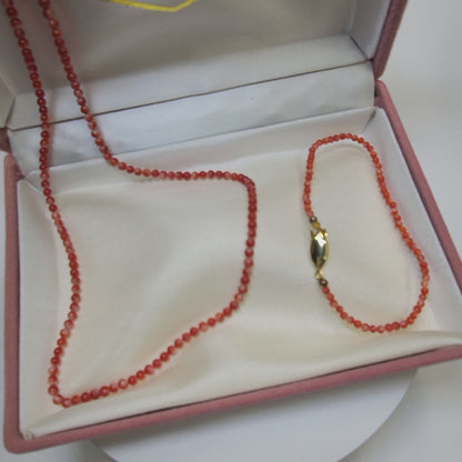 54190.0 - Matching 42 cm 3 mm Oxblood Natural Taiwanese Coral bead necklace and 18 cm Bracelet Presentation box Harvested from the sea 1970