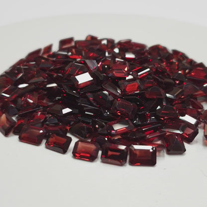15361.0 - 7 x 5 mm Emerald Cut Garnets for sale in wholesale quantities at wholesale prices Old stock at old prices